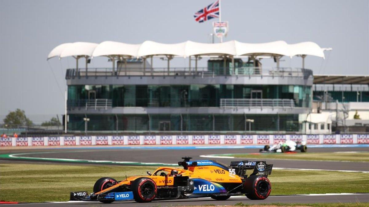 Carlos Sainz durante los libres en Silverstone