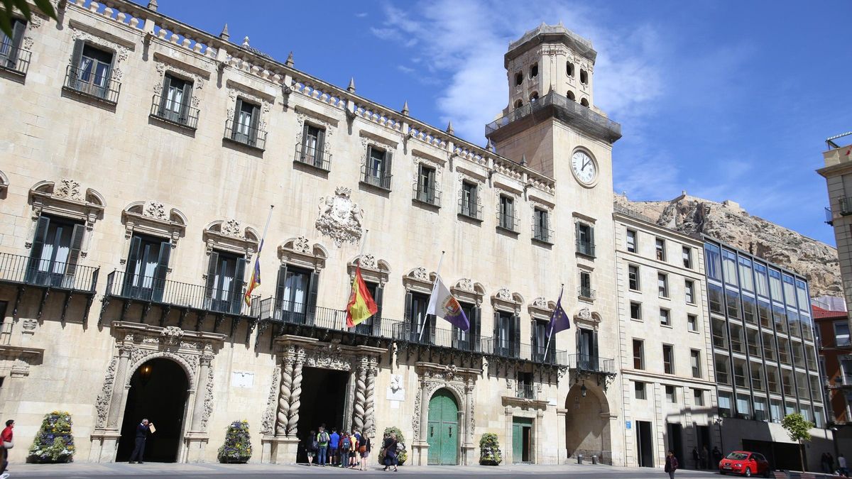 Una imagen de la fachada del Ayuntamiento tomada recientemente
