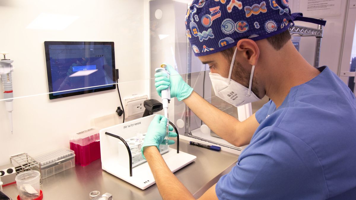 El Doctor Marc Torra-Massana, en el laboratorio