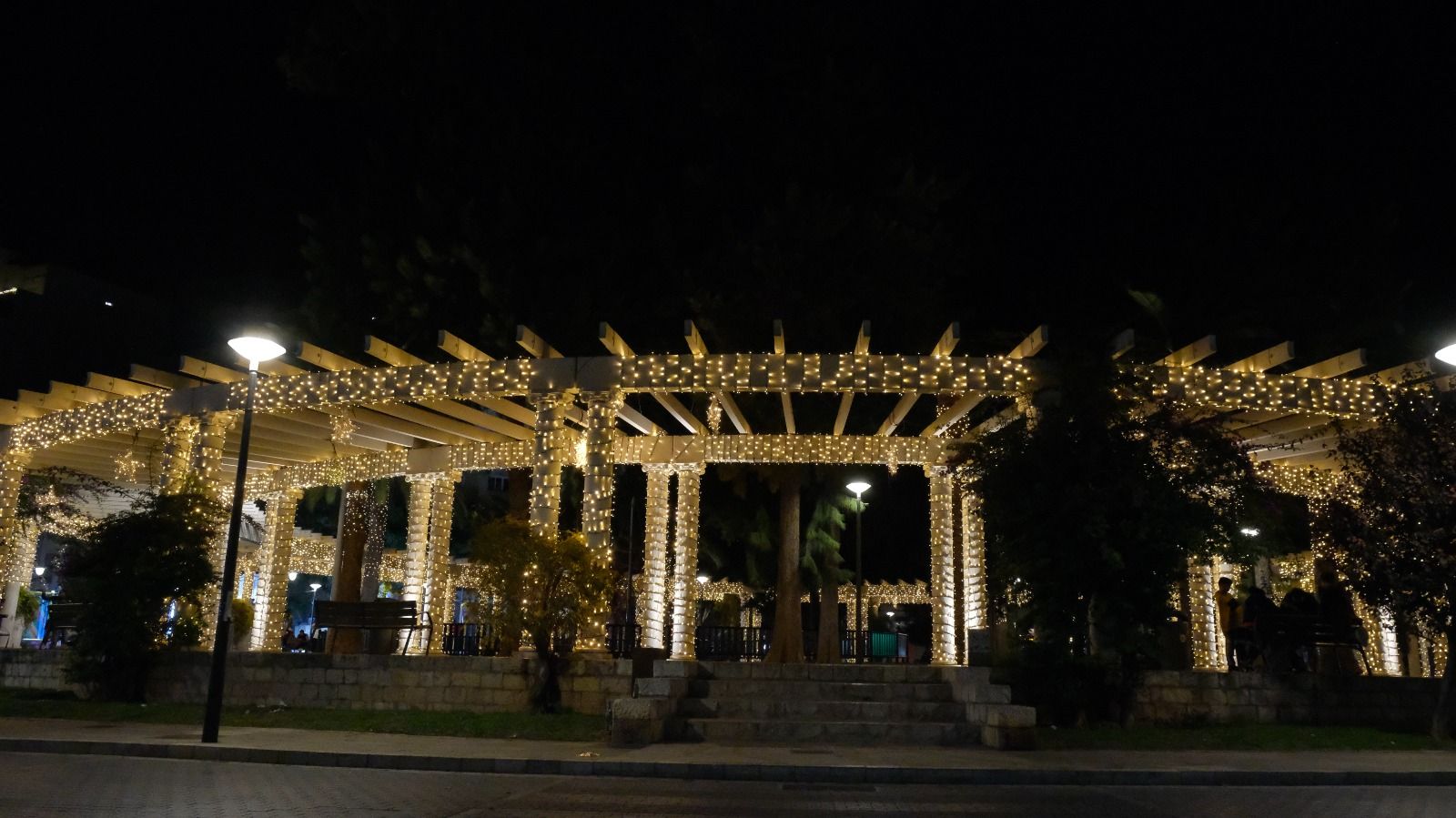 Las fotos de las nuevas luces de Navidad de la plaza de las Columnas de Palma