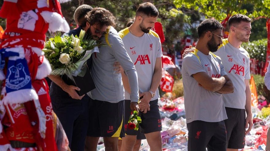 Debut para Mamardashvili en un Liverpool golpeado por el dolor