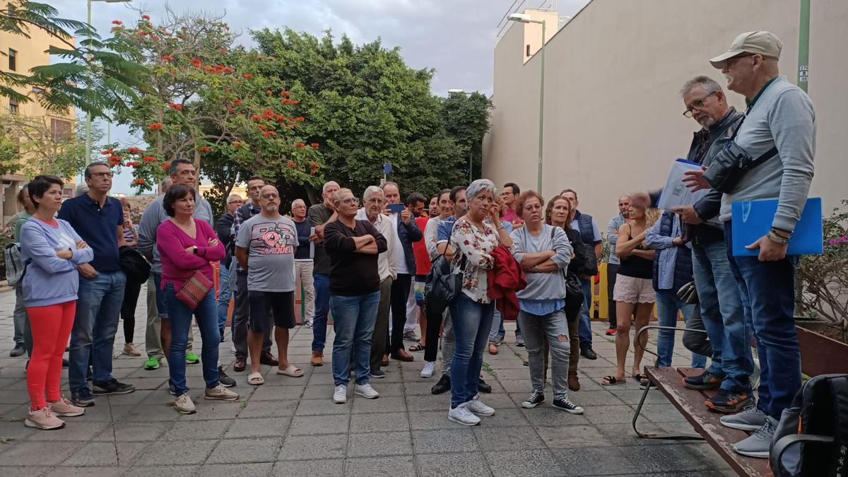 Un grupo de vecinos de  La Isleta presenta una demanda contra la fiesta