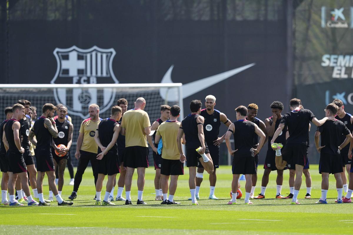 The last meeting of the FC Barcelona training of the 2024-25 season.