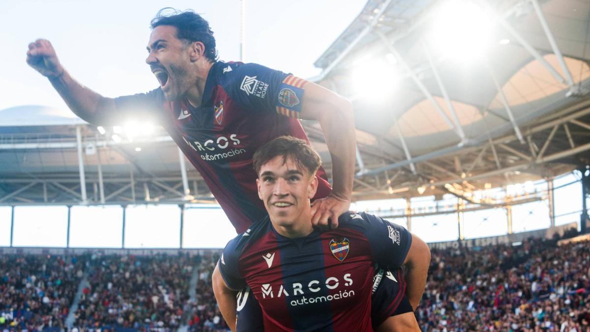 Celebración del Levante UD en el Ciutat frente al Zaragoza