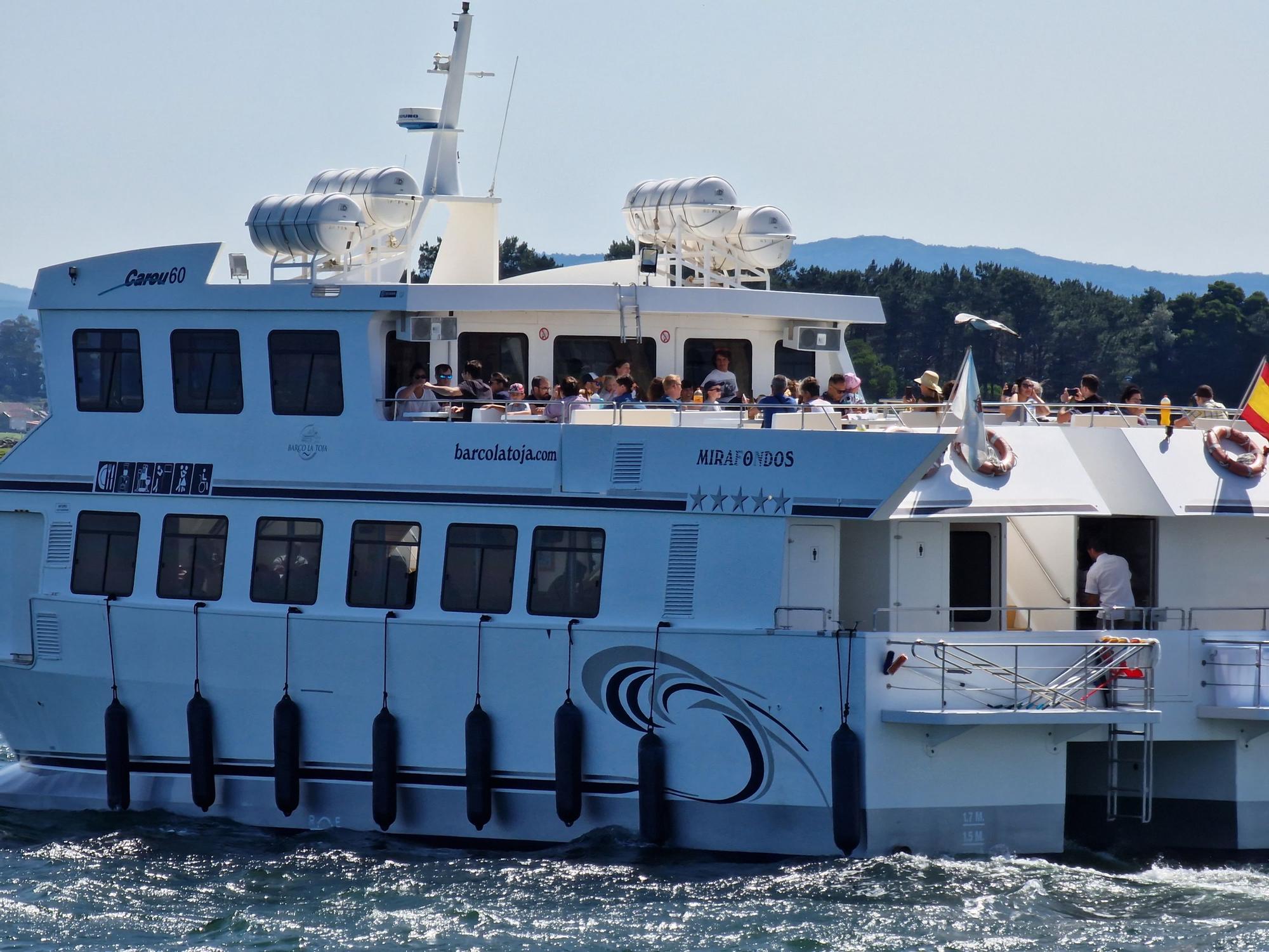 Turistas en los catamaranes de O Grove.