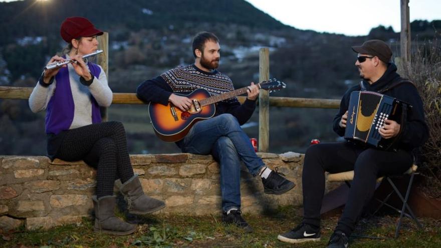 Concert de folk a la plaça Josep Pla de la mà de Sorguen