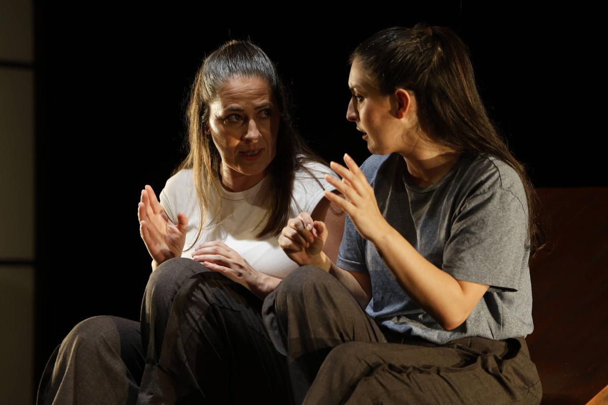 Los ensayos de "El caso Lucrecia" en el teatro de la Universidad Laboral, en imágenes