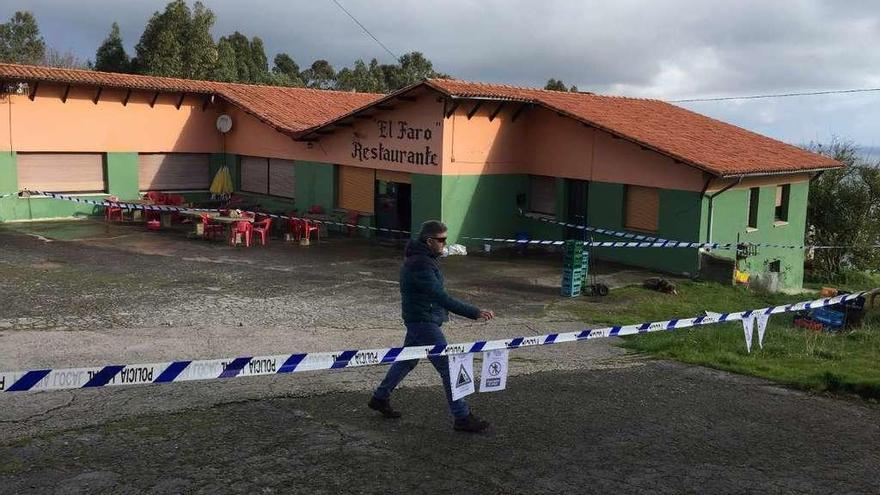 El arquitecto técnico municipal abandona la sidrería clausurada por deficiencias estructurales en Tazones.