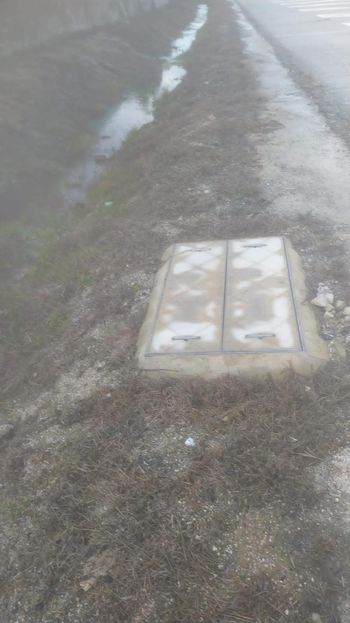 Arqueta instalada en la zona de la cuneta.