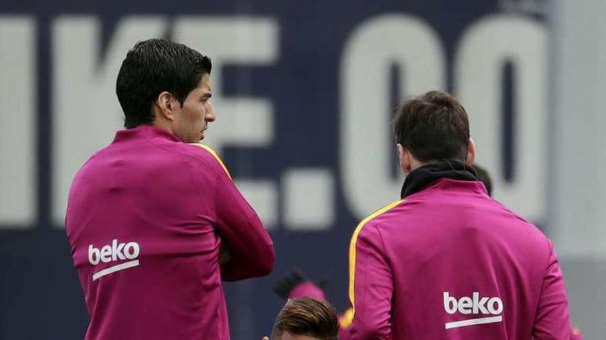 Suárez, Neymar y Messi, ayer, en Barcelona. // Alberto Estévez