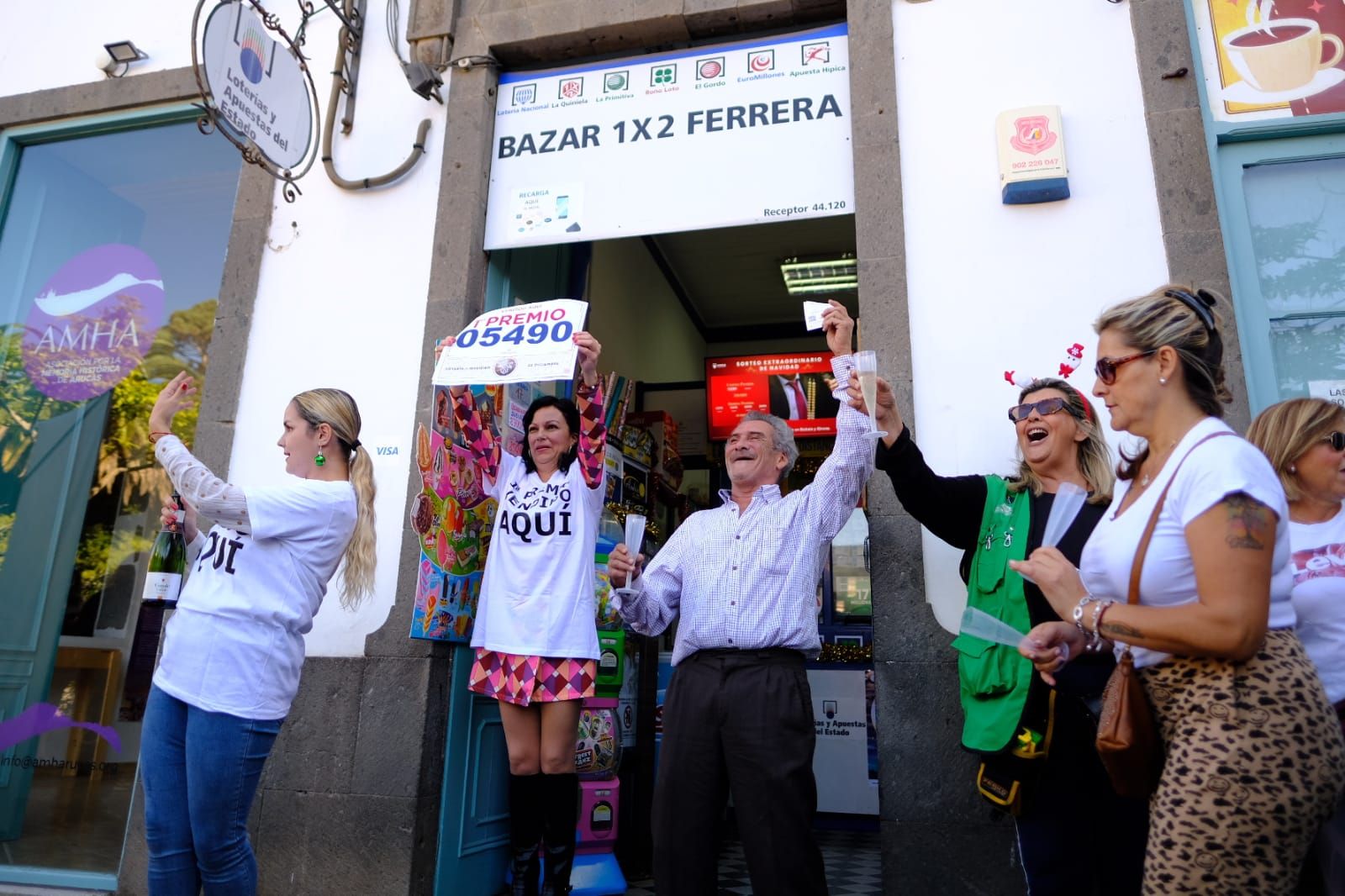 Celebración en Arucas, Gran Canaria, del premio del Gordo.