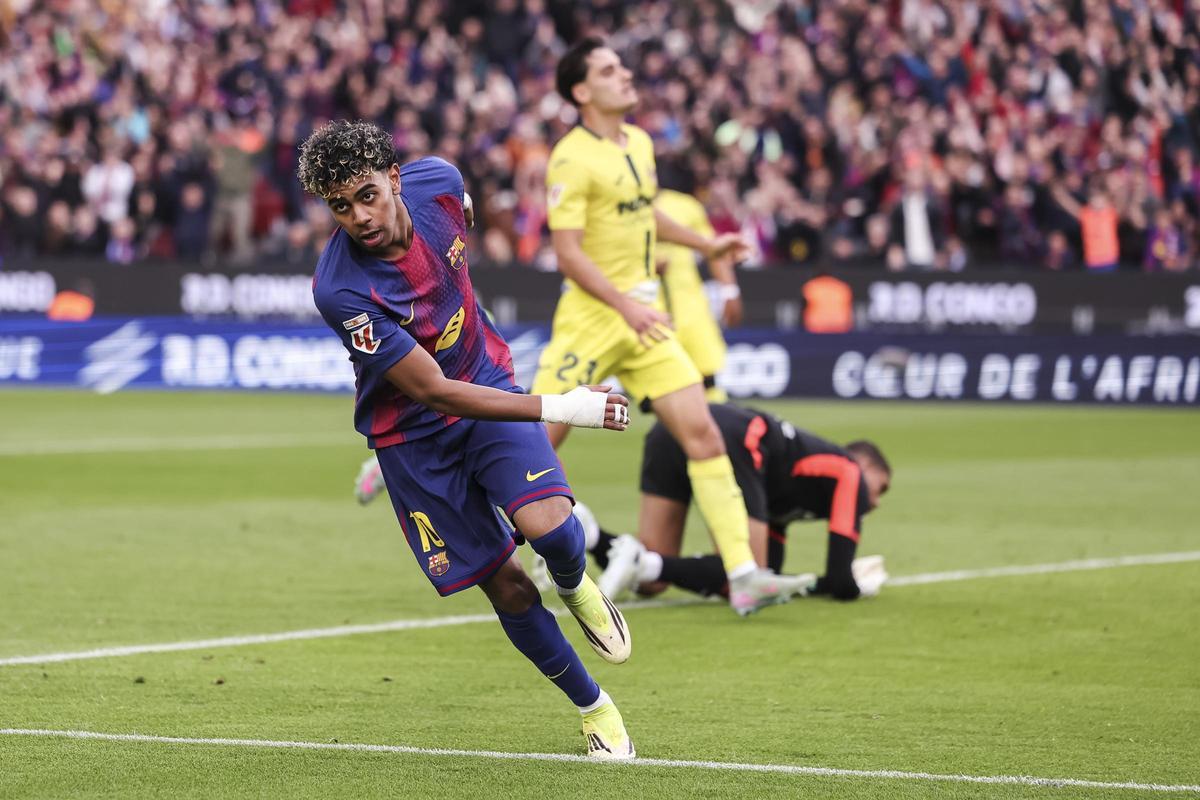 Lamine Yamal celebra uno de los tres goles.