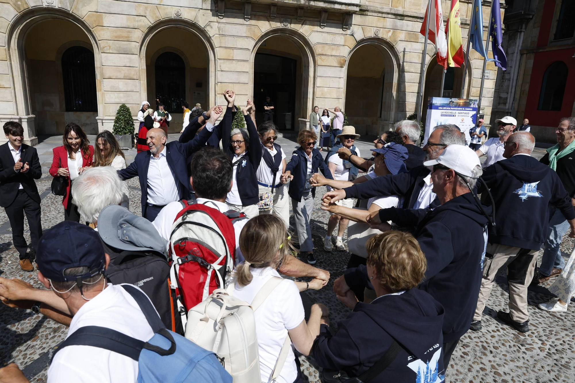 Gijón fija la colaboración entre los municipios del Camino de Santiago por mar en el norte de España (en imágenes)