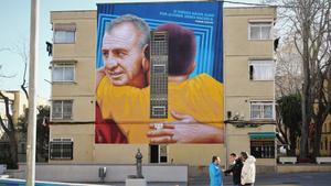 El mural dedicado a Johan Cruyff en la plaza Blocs Florida de L’Hospitalet de Llobregat.