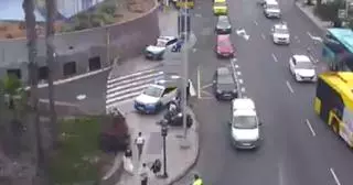 Un motorista herido tras una caída junto a la Estación de Guaguas de San Telmo