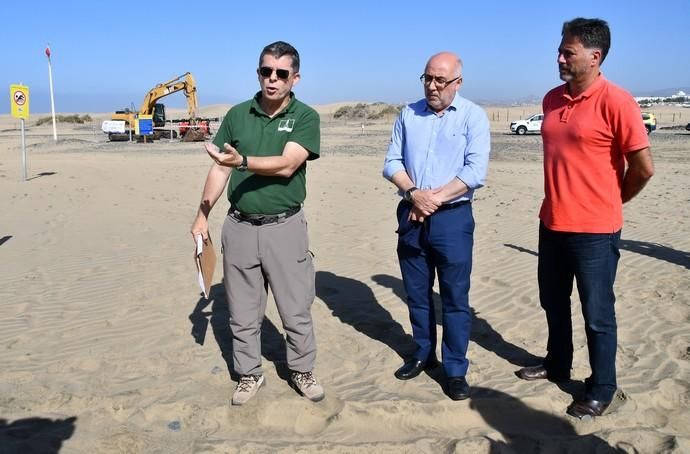 13/05/2019 MASPALOMAS. SAN BARTOLOME DE TIRAJANA. El presiddente del Cabildo de Gran Canria, Antonio Morales, y el consejero de Medio Ambiente y Emergencias, Miguel Ángel Rodríguez, informan del inicio de la segunda fase del proyecto para la recuperación de las dunas de Maspalomas, Masdunas, pionero en el mundo por sus carcterísticas .    Fotógrafa: YAIZA SOCORRO.  | 13/05/2019 | Fotógrafo: Yaiza Socorro