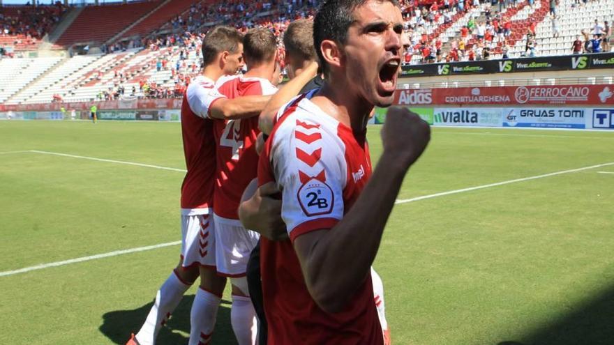 El grana Jesús Alfaro celebra el gol de Curto que supuso la victoria del domingo ante el Ibiza.