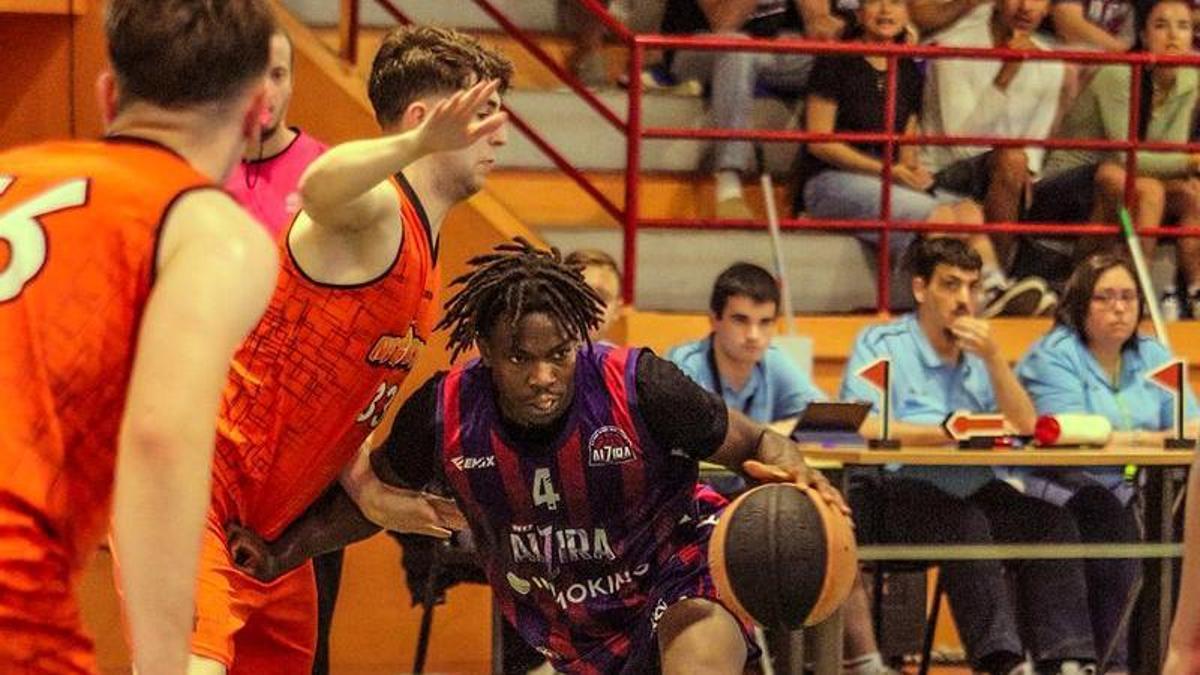 Caleb Wood en un lance del partido disputado en el Pérez Puig.