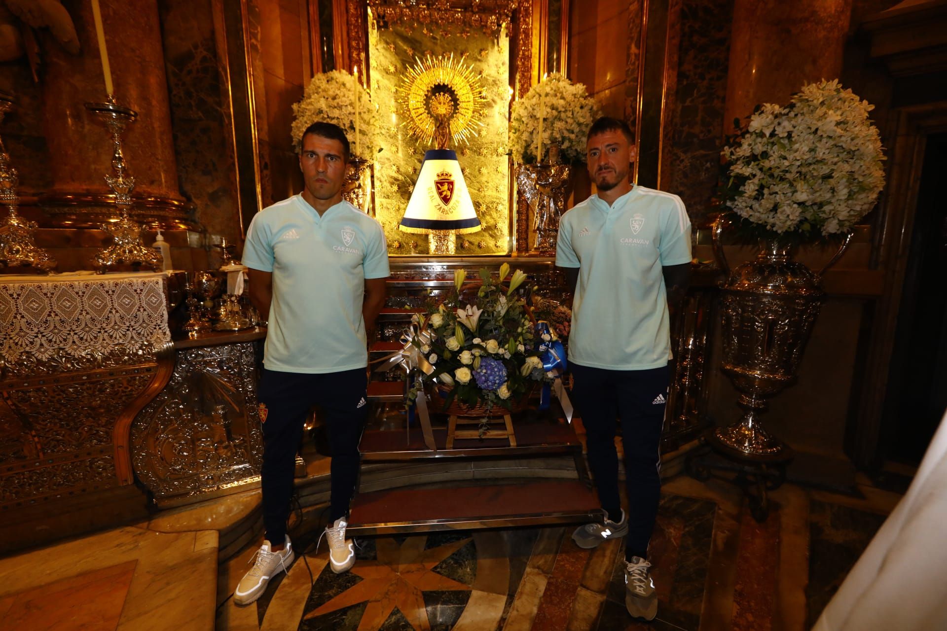 Así ha sido la ofrenda floral del Real Zaragoza a la Virgen del Pilar