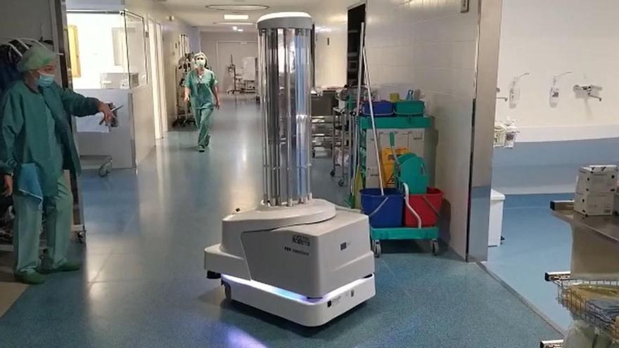 El robot d’alta desinfecció que ha rebut l'Hospital de Figueres