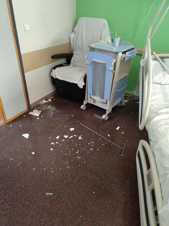 Cae el techo de escayola de una habitación del Hospital de Alicante