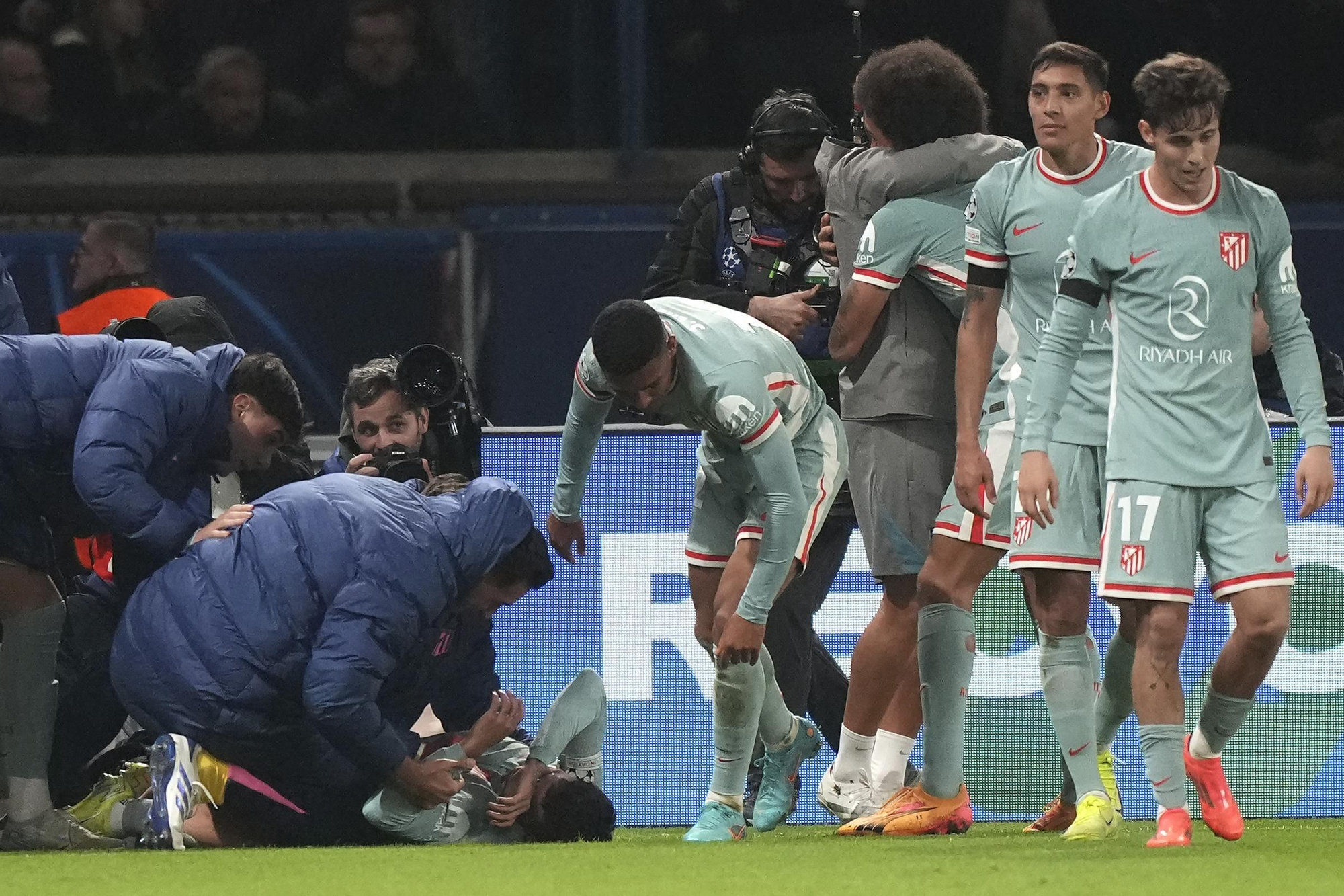 Atlético de Madrid sorprende al PSG con épica victoria en el Parque de los Príncipes