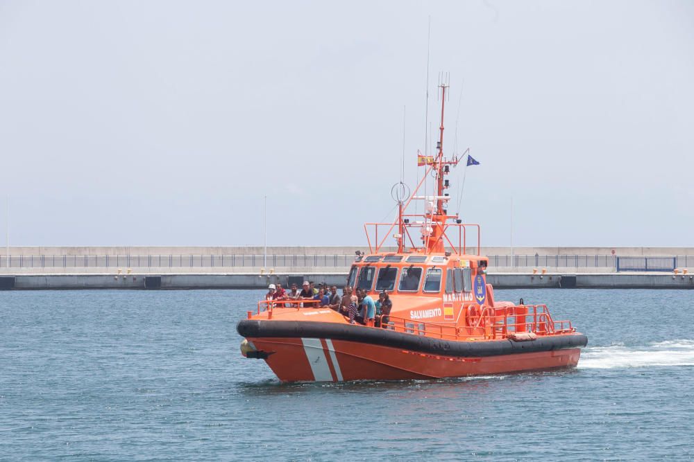 Interceptada otra patera a 50 millas de la costa de Alicante con 19 inmigrantes