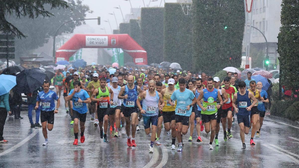 «A derradeira» carrera contra el cáncer desafía viento y lluvia en Vigo