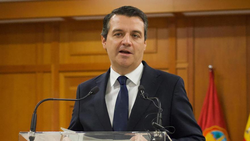 El alcalde de Córdoba participa en Priego en un foro que centrado en la economía y el empleo