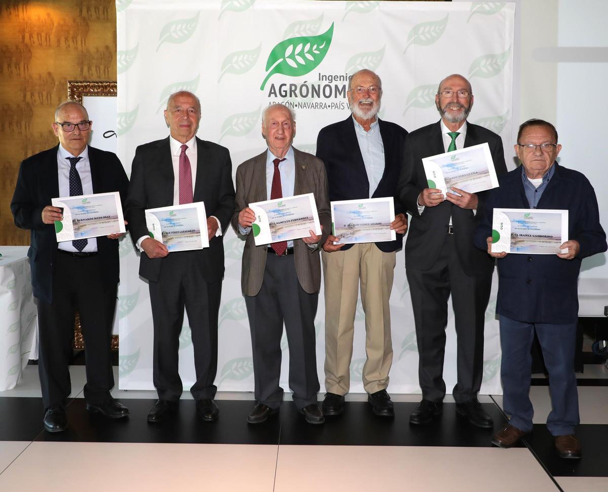 La fiesta anual del Colegio de Ingenieros Agrónomos de Aragón, Navarra y País Vasco reconoció a sus colegiados de mayor edad.