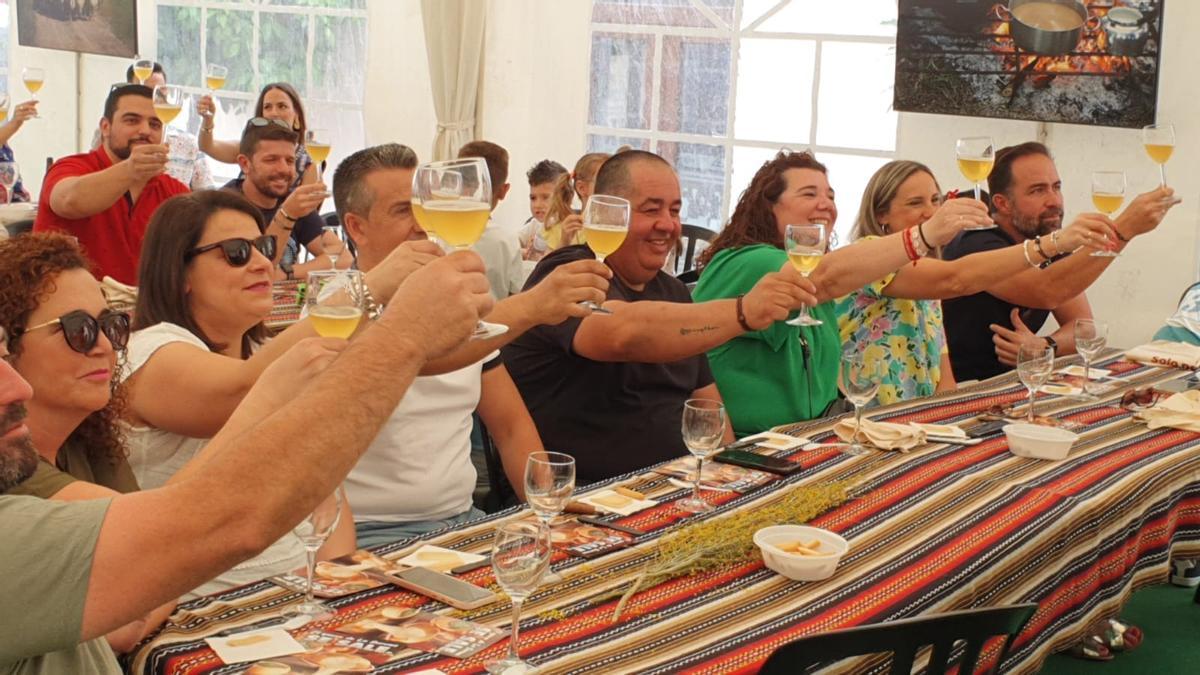 Los maridajes entre vinos y quesos artesanos son característicos estos días.