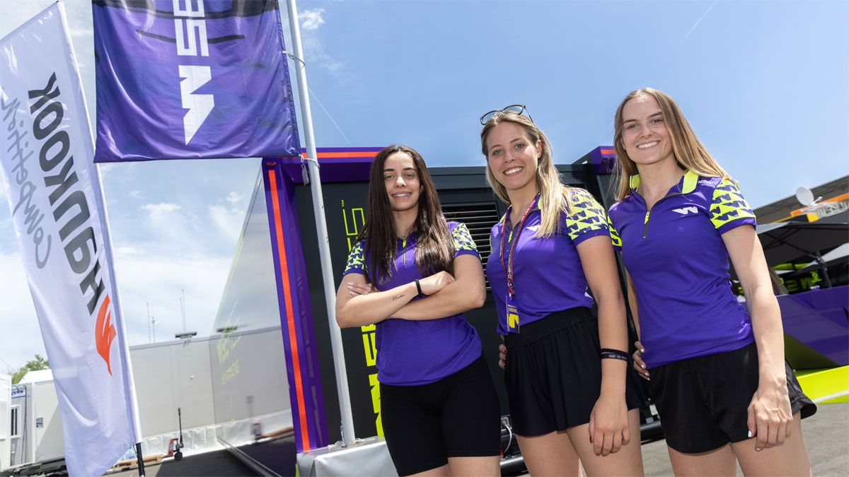 Marta García, Nerea Martí y Belén García, este viernes en el Circuit de Barcelona