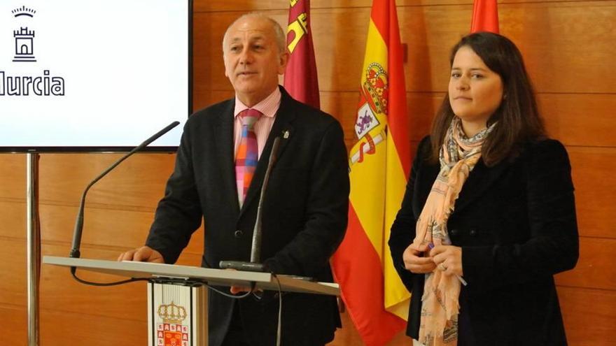 Roque Ortiz y Lola Sánchez, ayer, en la rueda de prensa.
