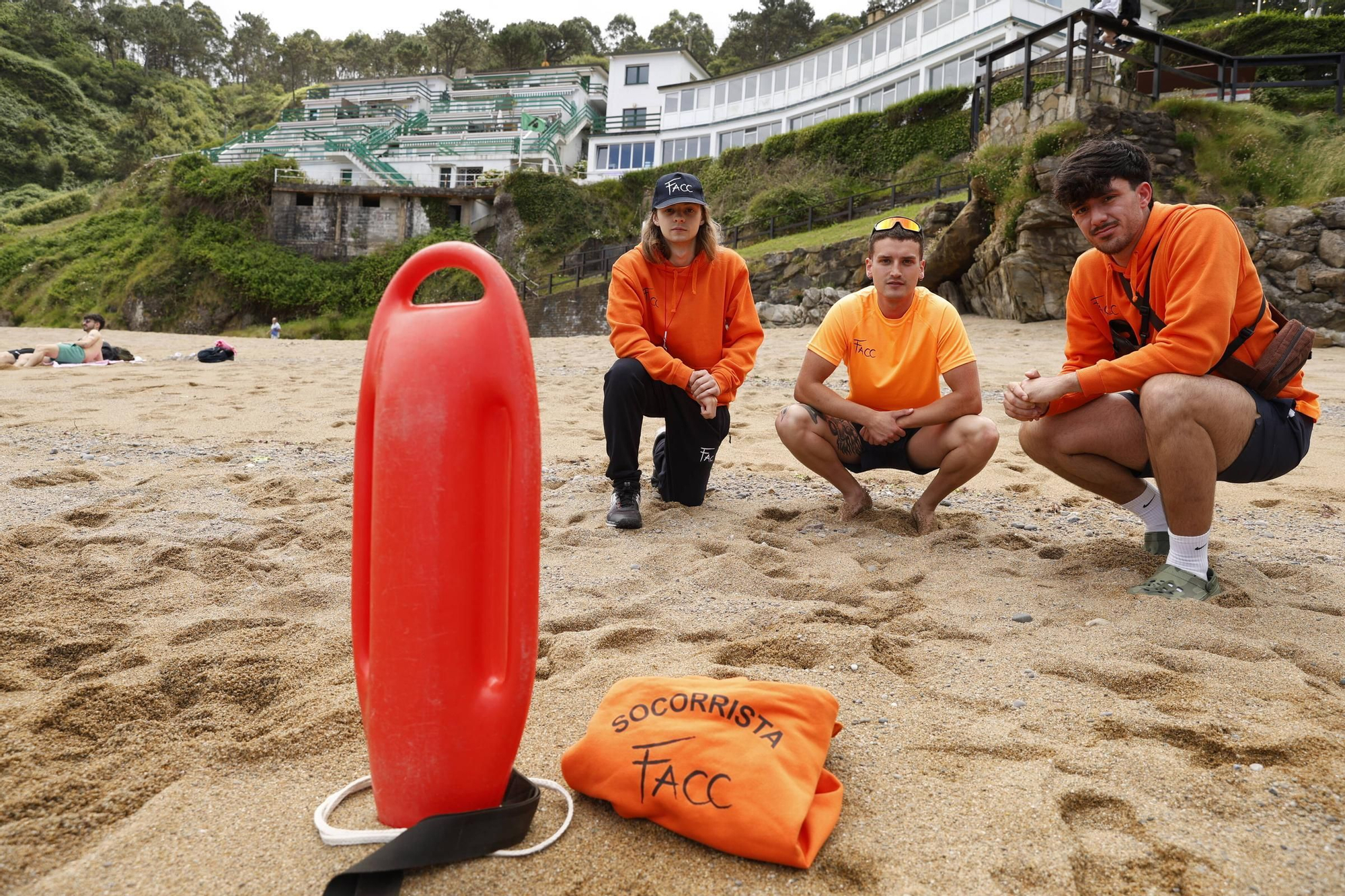 Las playas rurales de Gijón estrenan salvamento (en imágenes)