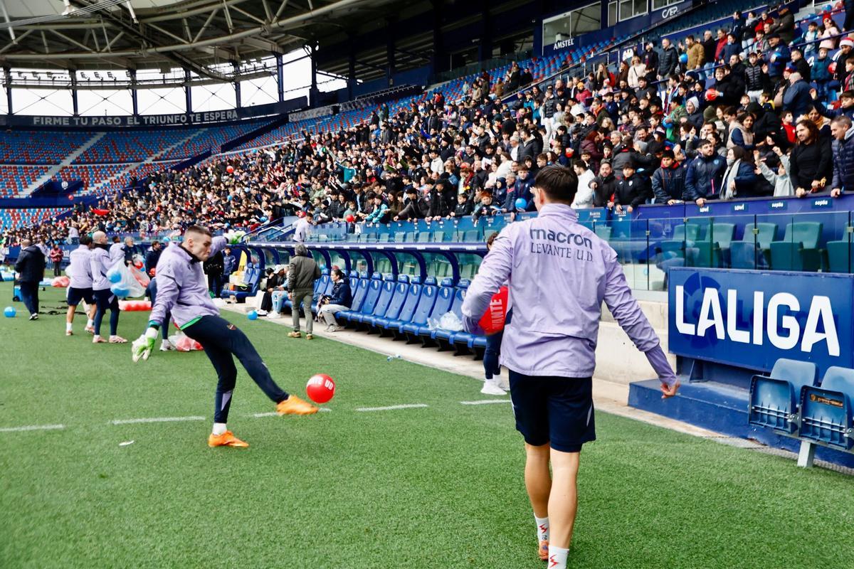 Entrenamiento a puertas abiertas del Levante UD