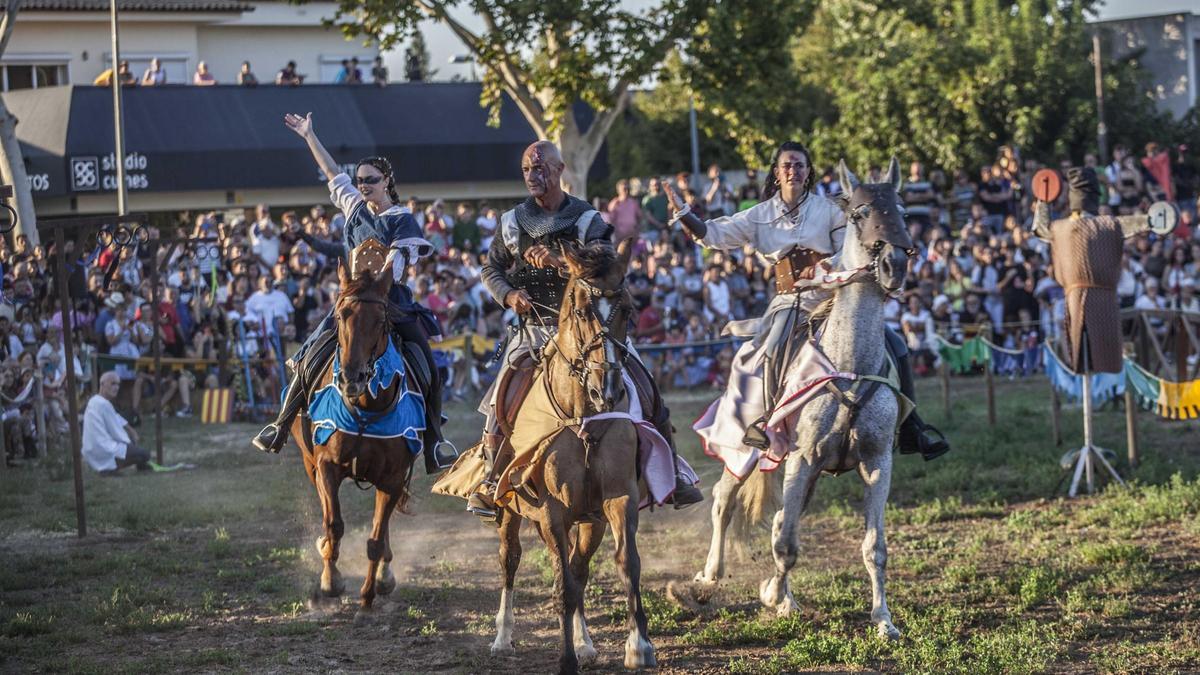 Terra de Trobadors reuneix més de 50.000 persones a Castelló d'Empúries