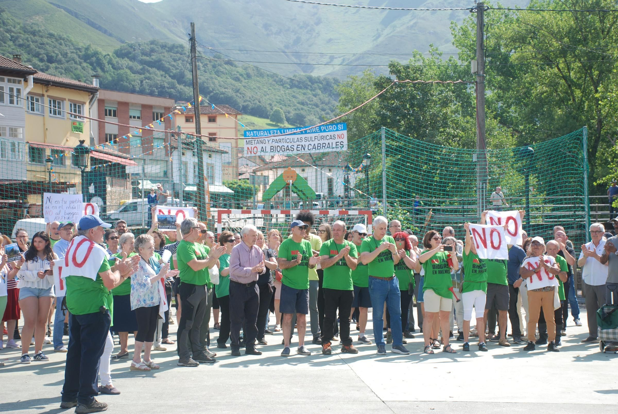 Manifestación contra la planta de biogás en Arenas de Cabrales
