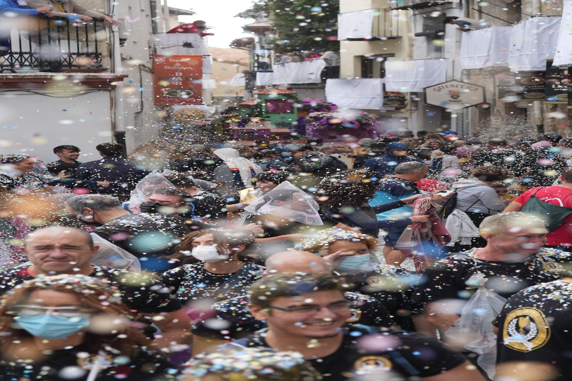 Búscate en el desfile de carrozas y disfraces de l'Anunci de Morella