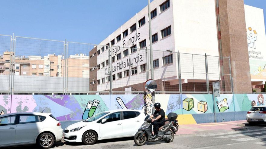 El colegio concertado de La Flota, antes denominado San Antonio de Padua, y la guardería Las Claras están en el barrio de La Flota.