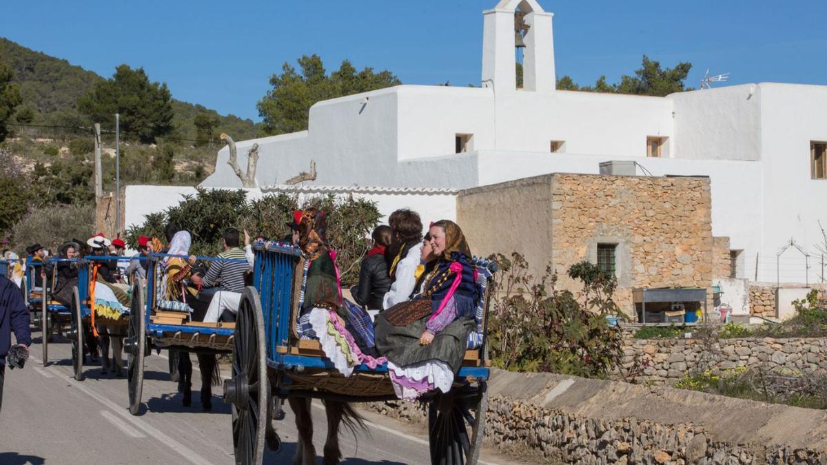 Este año, tras la misa y la procesión, volverán los carros y el ‘ball pagès’ a Santa Agnès. | VICENT MARÍ