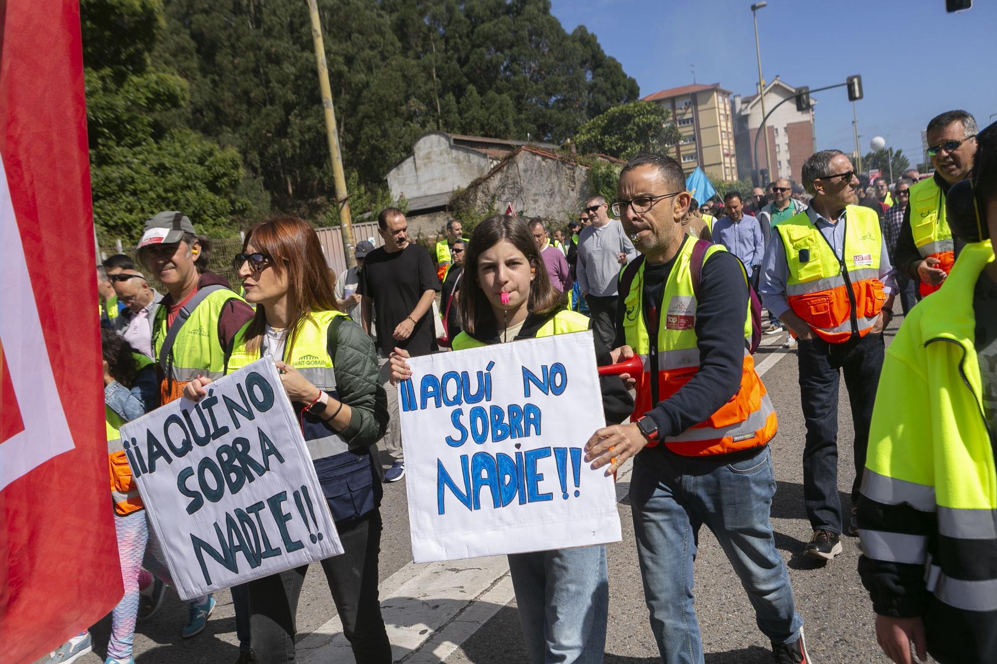 Los trabajadores de Saint-Gobain salen a la calle para frenar los despidos en Avilés