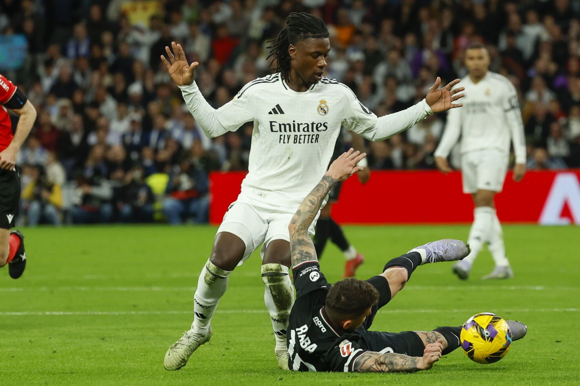 Madrid (Spain), 29/03/2025.- Real Madrid's Eduardo Camavinga, (L) viees for the ball against Leganes's Daniel Rabaseda during LaLiga soccer match between Real Madrid and Leganes at Santiago Bernabeu Stadium in Madrid, Spain, 29 March 2025. (España) EFE/EPA/Mariscal