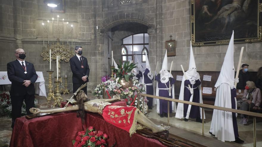 Pasión y devoción en la multitudinaria procesión del Crist de la Sang en Palma