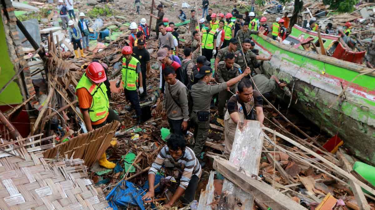 Su impacto ha afectado especialmente al distrito de Pandeglang, una zona conocida por sus costas paradisíacas de gran reclamo turístico.