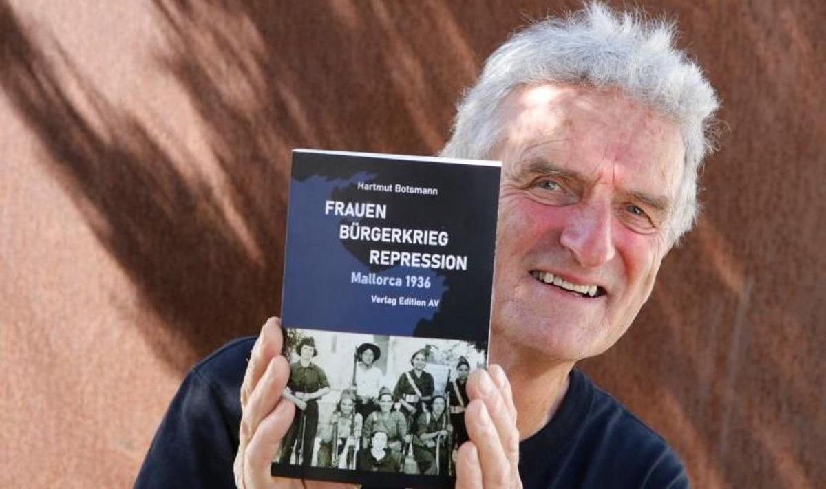 Hartmut Botsmann con su nuevo libro.