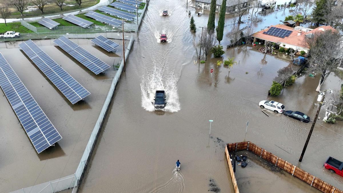 El diluvio en California causa al menos 14 muertos y obliga a evacuar a miles de personas