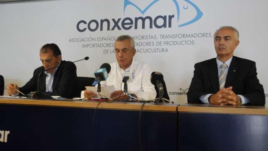 Constante Freire, José Luis Freire y Lino Comesaña durante la presentación de Conxemar. // Ricardo Grobas