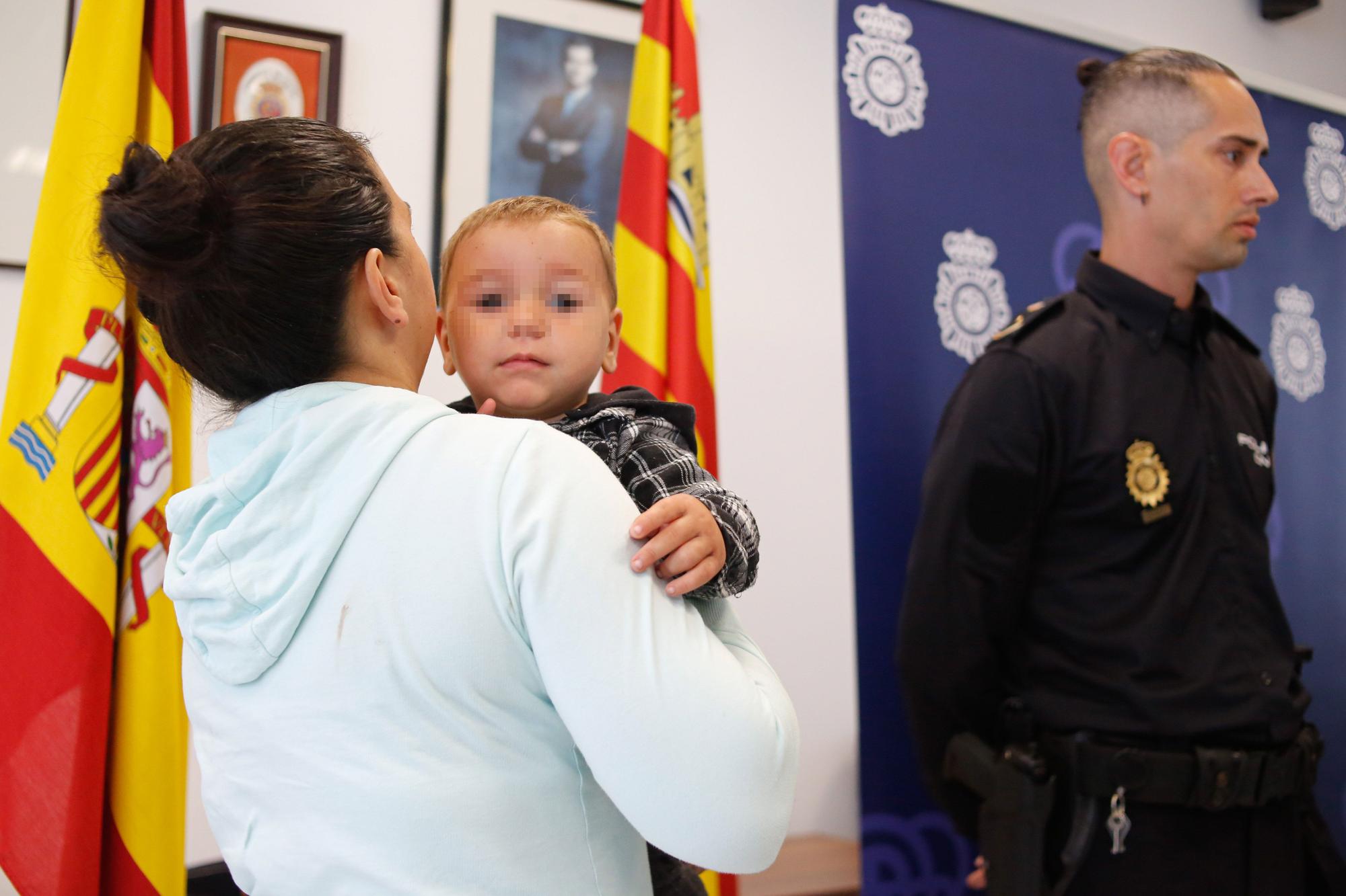 Un policía salva a un bebé en Ibiza