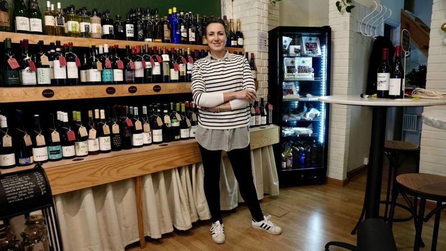 Estefanía Fernández Míguez, na renovada tenda.