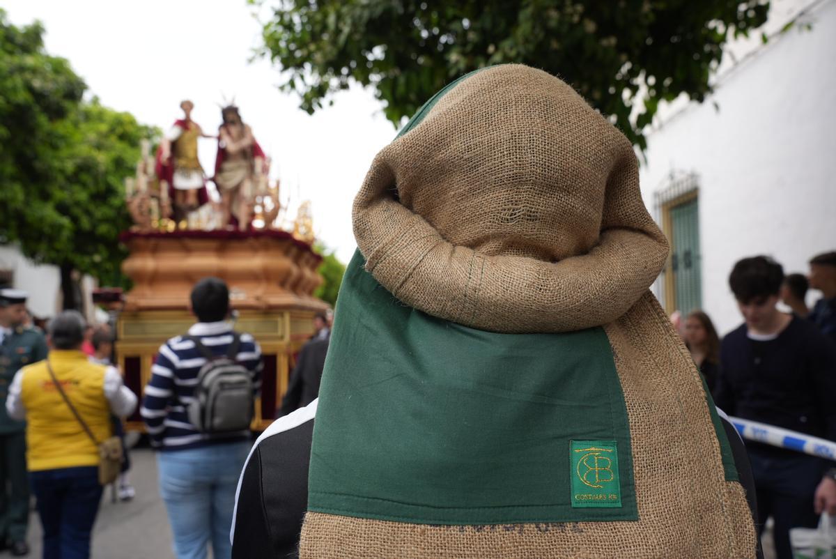 La salida procesional de la Presentación al pueblo de Jesús de los Afligidos, en imágenes
